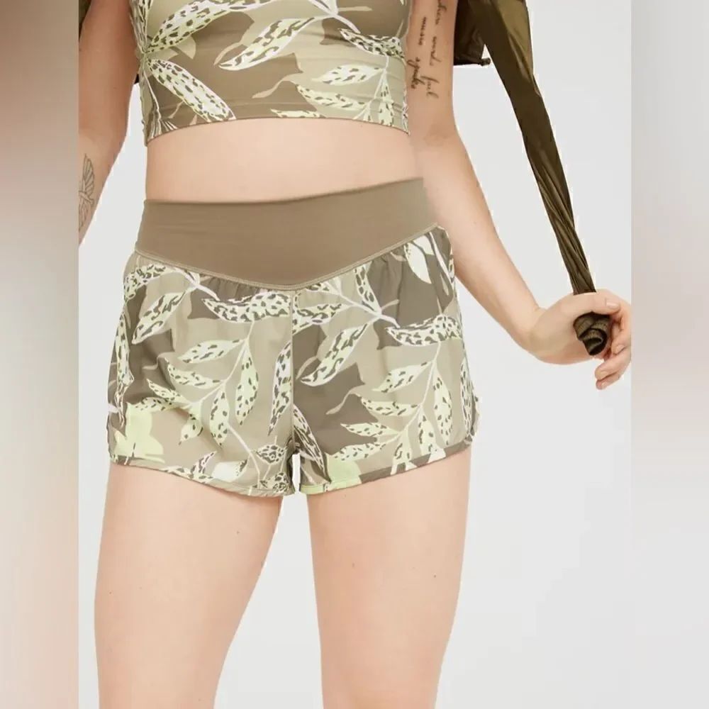 OFFLINE Nylon Printed Running Short Small - Picture 1 of 13